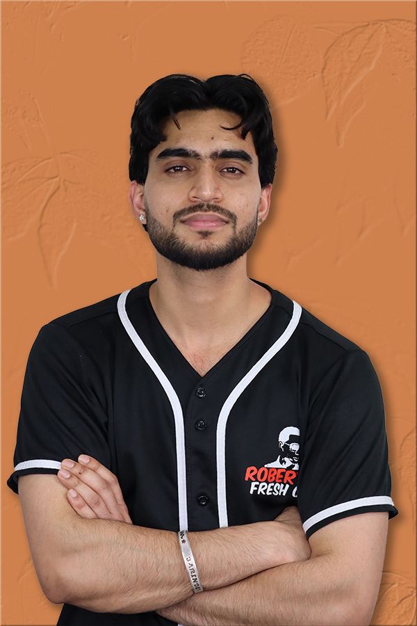 A barber on the Roberto's Fresh Cuts team